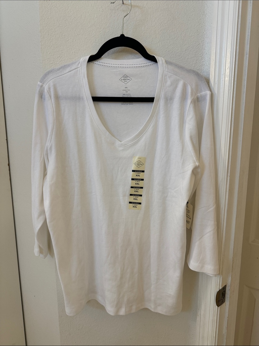 St. John's Bay White V-Neck 3/4 Sleeve Tee